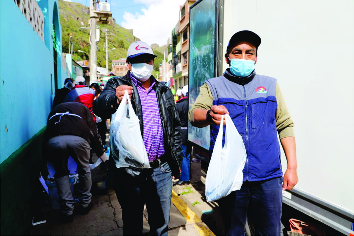 Gore Huancavelica traslada alimentos para abastecer mercados