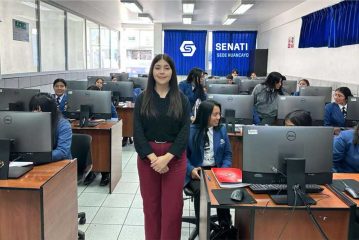 Chilena dicta curso de estrategias de marketing digital en Senati